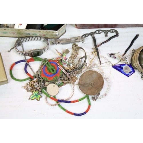 321 - A large collection of mixed jewellery to include silver, gold and costume together with a quantity o... 