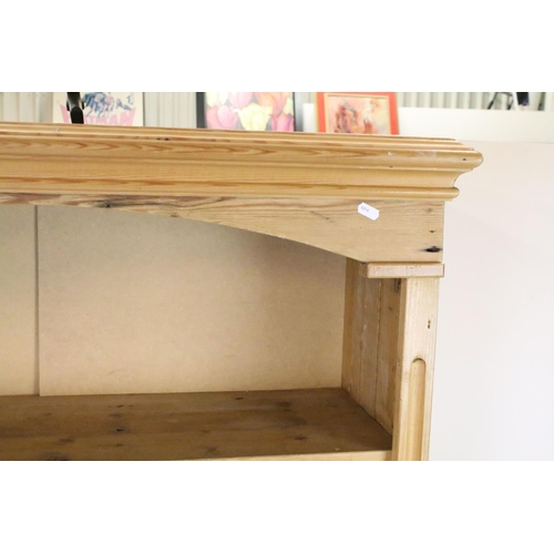 668 - Large Pine Bookcase with five shelves, 179cm high x 97cm wide x 33cm deep