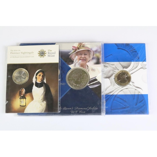 105 - A small group of Royal Mint collectors coins packs to include the 2000 De-Luxe set, 2012 Queen's Dia... 