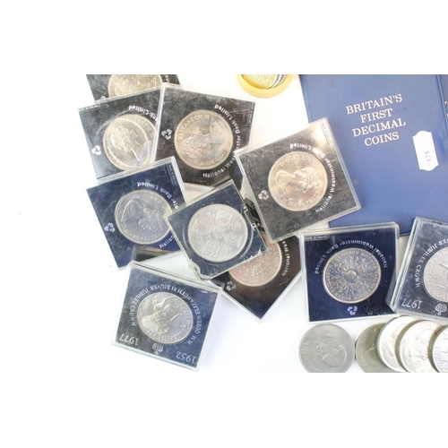 132 - A collection of mixed coins to include British decimal and pre decimal, commemorative and world exam... 