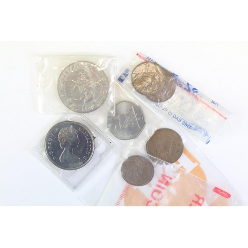 148 - A collection of mixed British and World coins to include Queen Victoria silver examples together wit... 