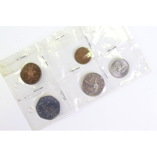 148 - A collection of mixed British and World coins to include Queen Victoria silver examples together wit... 