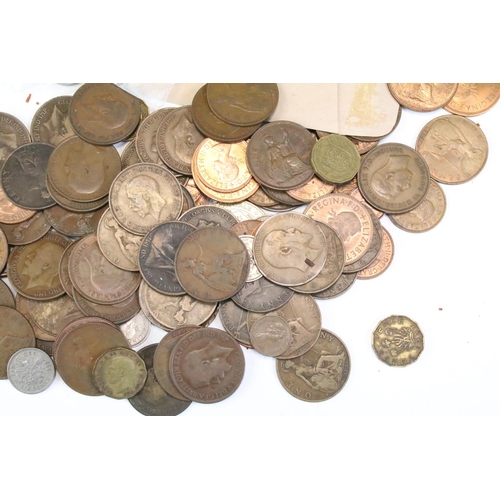 148 - A collection of mixed British and World coins to include Queen Victoria silver examples together wit... 