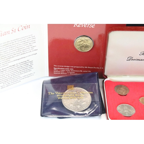 149 - A collection of mainly uncirculated commemorative coins to include a selection of crowns, including ... 