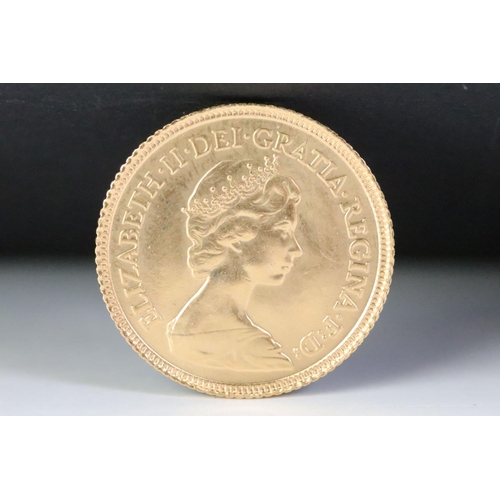 164 - A British Queen Elizabeth II 1982 gold half sovereign coin.