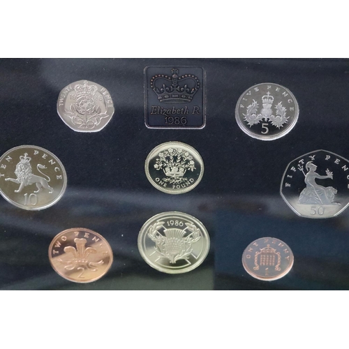 178 - A collection of mixed British and world coins, includes uncirculated year sets, pre decimal silver, ... 