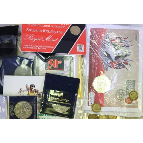 186 - A collection of mainly British commemorative and collectors coins in uncirculated condition to inclu... 