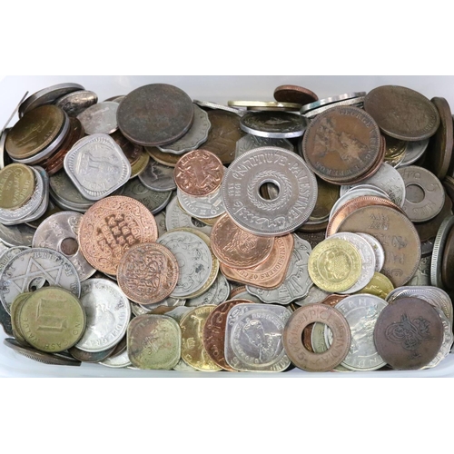 190 - A collection of world coins with examples from France, Germany, Belgium, United States, Africa, Pale... 