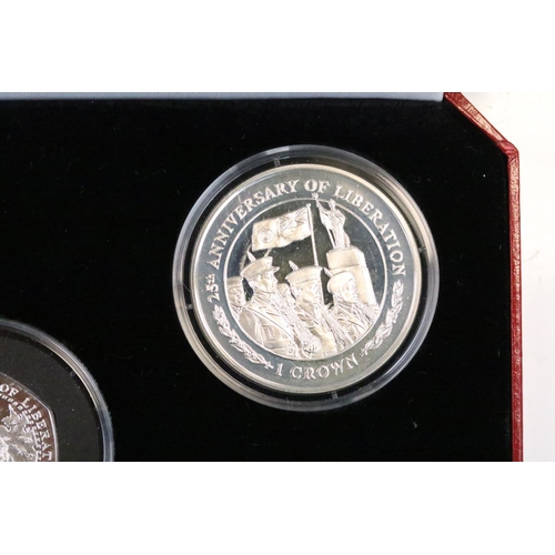 20 - A Pobjoy Mint silver proof 25th anniversary of the liberation of the Falkland Islands five coin set ... 