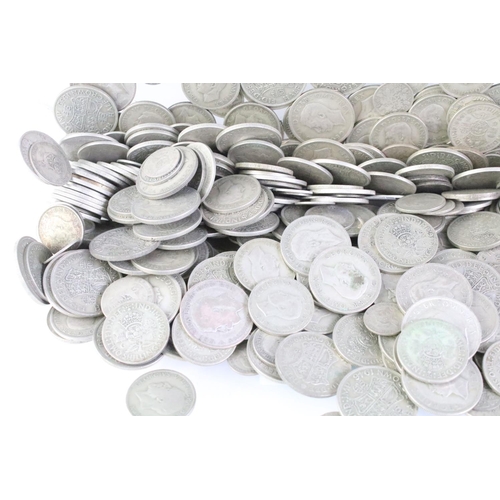 208 - A large collection of British pre decimal pre 1947 silver coins to include a good quantity of half c... 