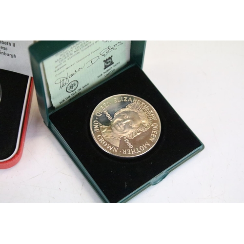 26 - A collection of cased uncirculated and proof coins to include silver proof examples.