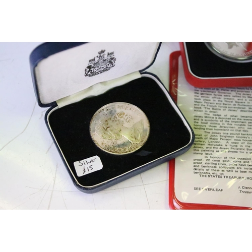 26 - A collection of cased uncirculated and proof coins to include silver proof examples.