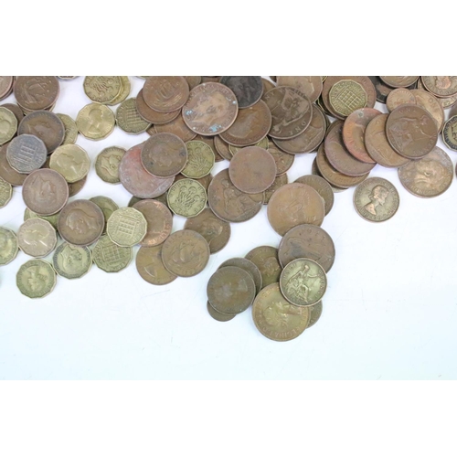 28 - A large collection of mainly British pre decimal coins to include Threepence, half penny and threepe... 