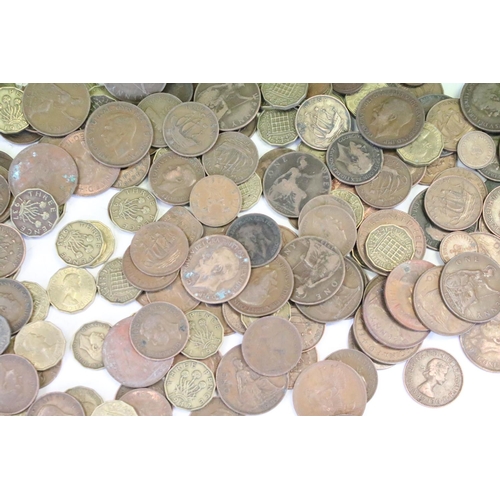 28 - A large collection of mainly British pre decimal coins to include Threepence, half penny and threepe... 