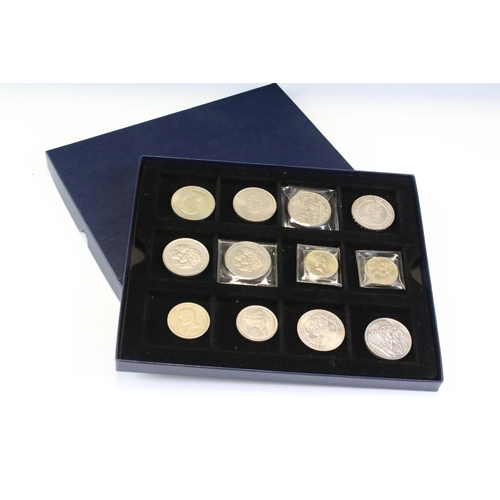 40 - A collection of mixed coins to include a large selection of world coins, collectors coins, commemora... 