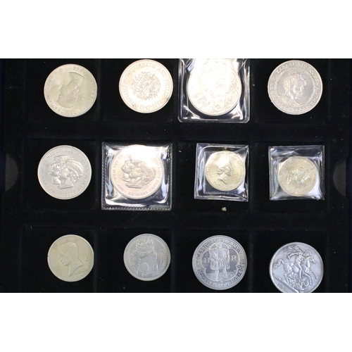 40 - A collection of mixed coins to include a large selection of world coins, collectors coins, commemora... 