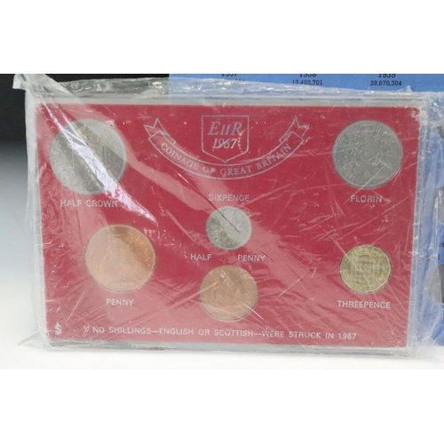 74 - A collection of mixed coins to include British pre decimal, decimal and commemorative examples toget... 