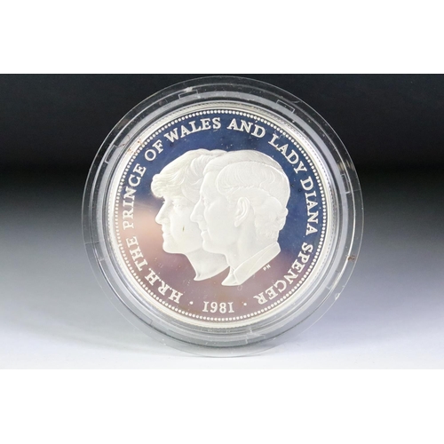 89 - A collection of four Royal Mint silver proof commemorative crowns to include 3 x 1977 silver jubilee... 