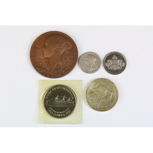 98 - A small collection of commemorative coin and medallions to include Queen Victoria bronze and silver ... 