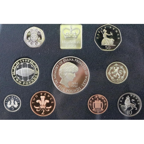 226 - A collection of six United Kingdom Royal Mint proof coin year sets to include 1992, 1994, 1991, 1986... 