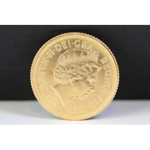 7 - A British Queen Elizabeth II gold half sovereign coin.