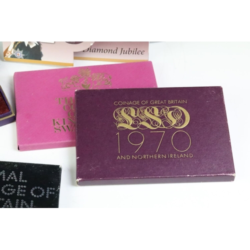 247 - A collection of Royal Mint coin sets to include five year sets and three crown sets together with tw... 