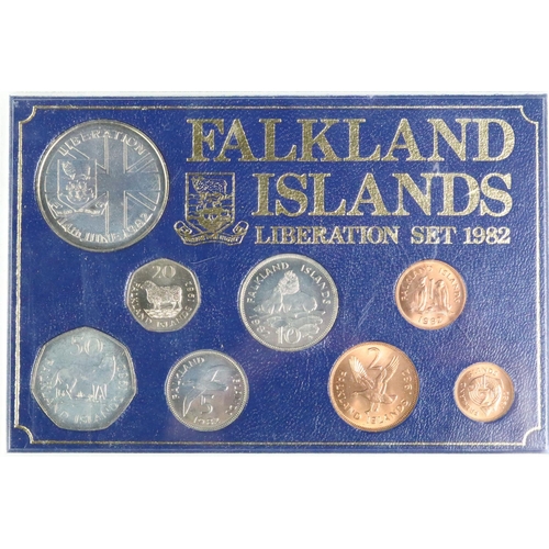 274 - A collection of uncirculated coins and coin sets to include year sets and 50p coin examples together... 