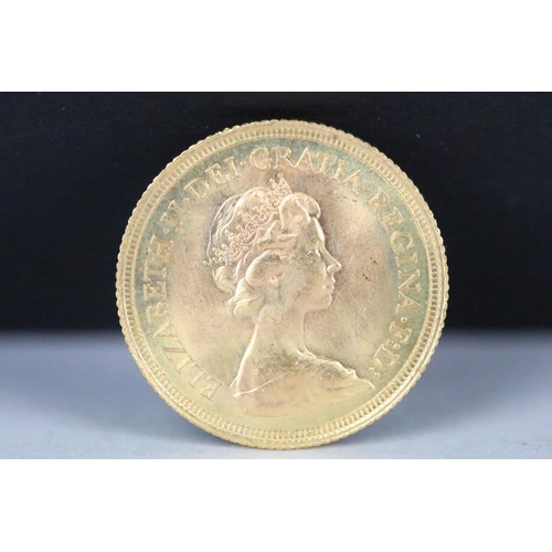 1 - A British Queen Elizabeth II 1974 gold full sovereign coin together with a 1972 Queen Elizabeth II s... 