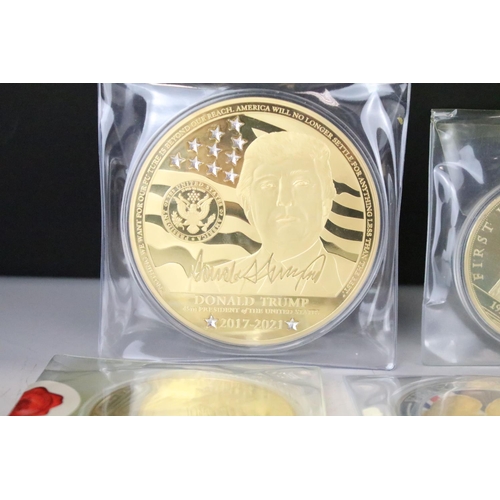 15 - A collection of mainly uncirculated commemorative coins to include crowns and oversized examples.