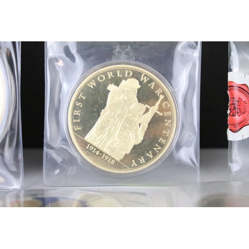 15 - A collection of mainly uncirculated commemorative coins to include crowns and oversized examples.