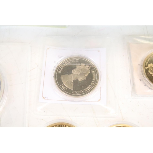 15 - A collection of mainly uncirculated commemorative coins to include crowns and oversized examples.