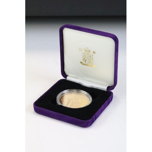 107 - A Royal Mint 2006 Her Majesty Queen Elizabeth II 80th Birthday £5 gold proof coin, encapsulated with... 