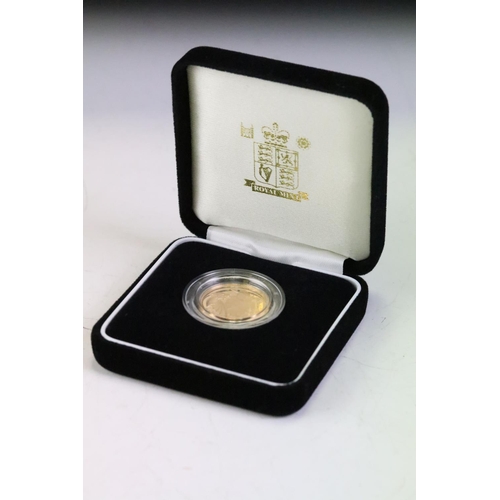 109 - A Royal Mint 2005 United Kingdom gold proof full sovereign coin, encapsulated within fitted display ... 