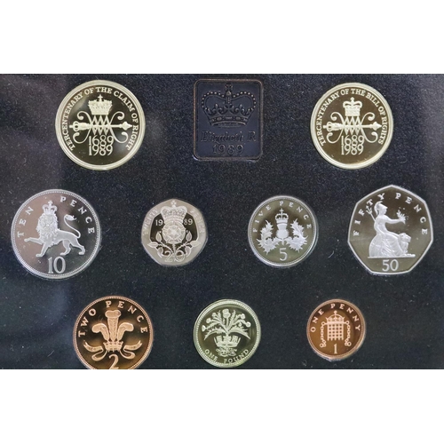 123 - A collection of nine Royal Mint proof coin year sets to include 1993, 1994, 1988, 1989, 1986, 1987, ... 