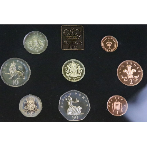 123 - A collection of nine Royal Mint proof coin year sets to include 1993, 1994, 1988, 1989, 1986, 1987, ... 