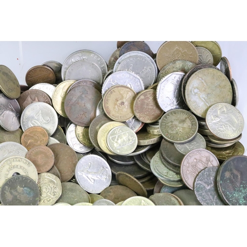 130 - A collection of mixed coins to include British pre decimal and world examples together with a quanti... 