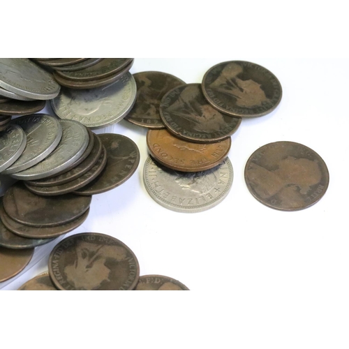 134 - A large collection of British pre decimal coins to include half crowns, pennies, half pennies ....et... 