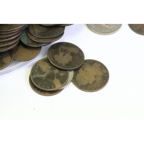 134 - A large collection of British pre decimal coins to include half crowns, pennies, half pennies ....et... 