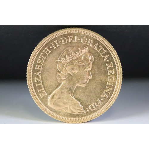 136 - A British Queen Elizabeth II uncirculated 1979 gold full sovereign coin.