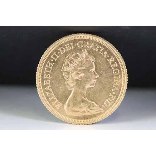 138 - A British Queen Elizabeth II uncirculated 1979 gold full sovereign coin.