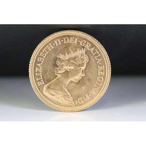 141 - A British Queen Elizabeth II uncirculated 1979 gold full sovereign coin.