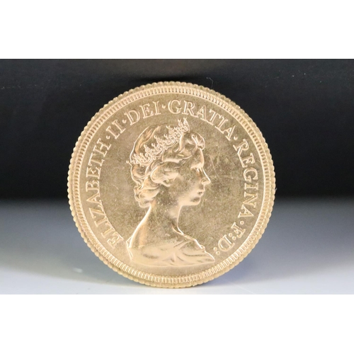 142 - A British Queen Elizabeth II uncirculated 1979 gold full sovereign coin.