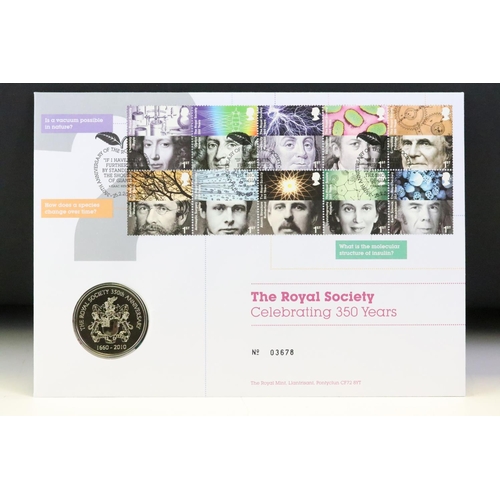 152 - A collection of approx eighteen £5 coin / stamp covers to include 2000 Royal Four Generations, 2015 ... 