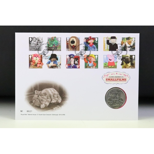 152 - A collection of approx eighteen £5 coin / stamp covers to include 2000 Royal Four Generations, 2015 ... 