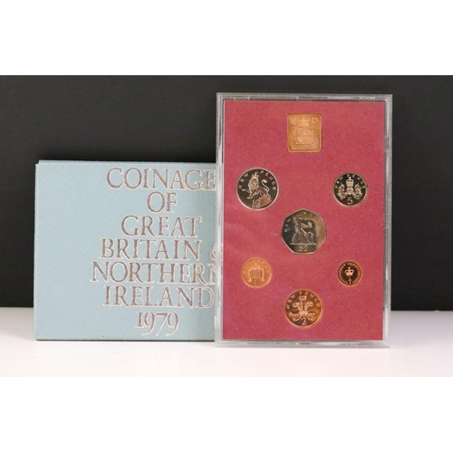 230 - A collection of ten Royal Mint brilliant uncirculated coin year sets to include 1981, 1980, 1979, 19... 