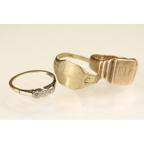 150 - Three 9ct gold rings to include a signet ring (hallmarked Birmingham), signet ring with stepped shou... 