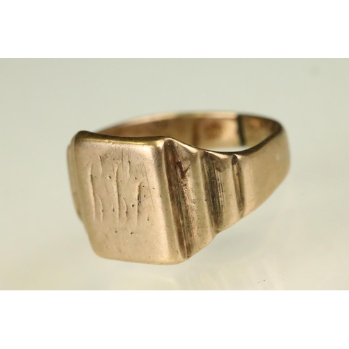 150 - Three 9ct gold rings to include a signet ring (hallmarked Birmingham), signet ring with stepped shou... 