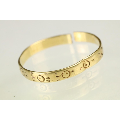 152 - Three gold rings to include a an18ct gold five stone diamond ring (one diamond missing, size M, mark... 