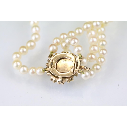 39 - Two strand cultured pearl necklace having graduating pearls with a pink overtone mounted to a knotte... 