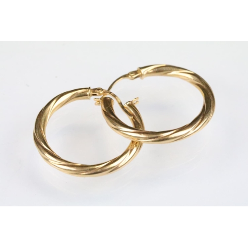 166 - Collection of 9ct gold earrings to include a pair of twist hoop earrings (italian hallmarked), pair ... 